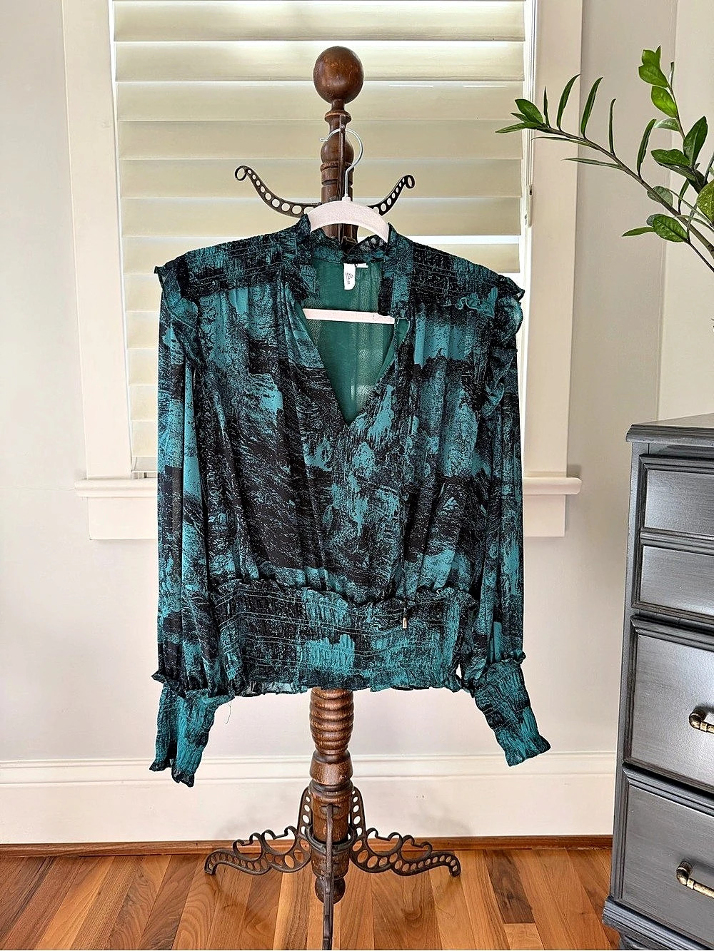 Elan Dressy Long Sleeve Blouse in Hunter Green & Black Size Medium